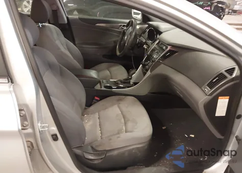 2013 Hyundai Sonata Hybrid z USA, uszkodzony, nr VIN KMHEC4A4XDA051068